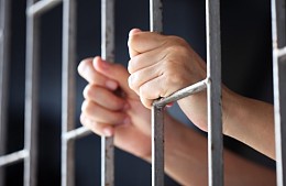 Директору турагентства грозит до 10 лет тюрьмы за обман почти сотни туристов