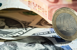 ЦБ снова разрешил банкам продавать россиянам наличную валюту