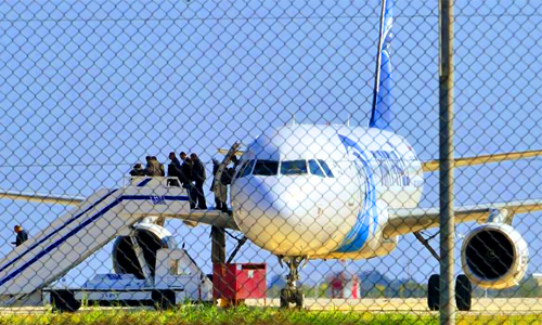Самолёт EgyptAir из-за угрозы взрыва экстренно сел в Узбекистане