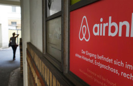 Сервису Airbnb активно перекрывают кислород в Европе