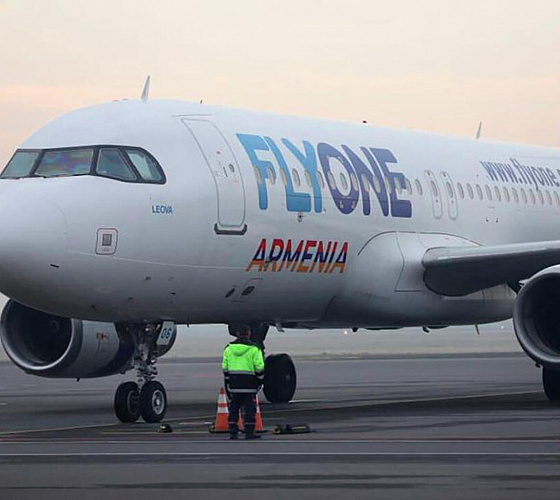 Турист попытался отсудить у FlyOne Armenia 500 тысяч рублей за отмену рейса в Ереван
